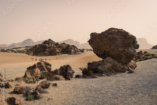 paysage minéral et désertique aux couleurs de Mars
