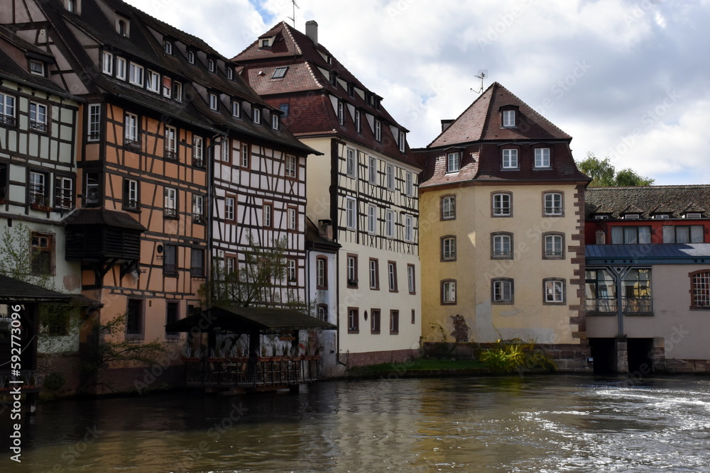 Fachwerkhäuser an einem Kanal in Straßburg