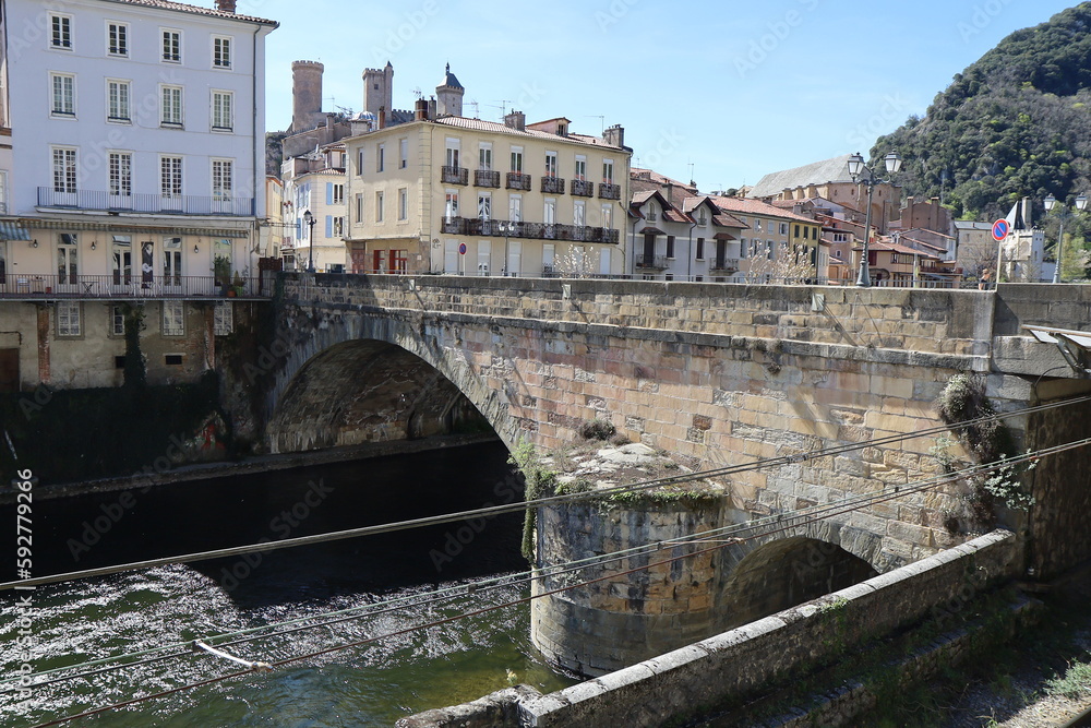 Φωτογραφία La rivière Ariege dans la ville, ville de Foix, département de l'Ariège, France