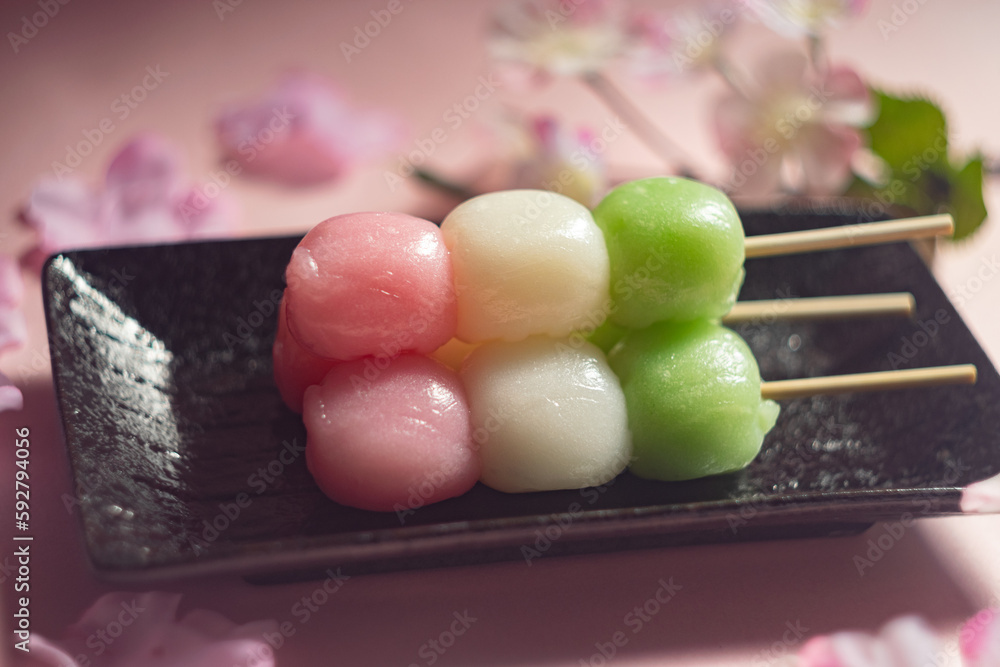 春らしい三色団子のクローズアップ