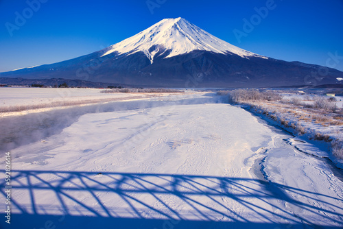 雪景色と富士山・合成写真