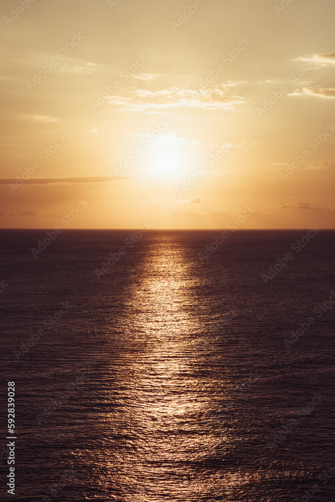Obraz premium Sunset over the Ocean