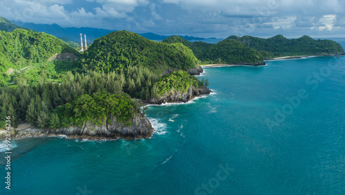 The stunning natural beauty of the ocean combined with the majestic hills of Ujong Lhoknga beach creates a breathtaking experience with unparalleled views.