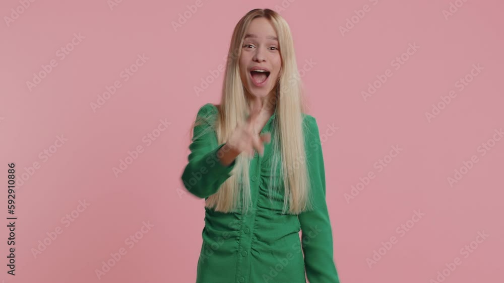 Countdown to holiday birthday celebration. Young caucasian woman counting in reverse order from five to one. Pretty adult girl celebrating success, winning lottery jackpot goal achievemen, good news Countdown to holiday birthday celebration. Young caucasian woman counting in reverse order from five to one. Pretty adult girl celebrating success, winning lottery jackpot goal achievemen, good news