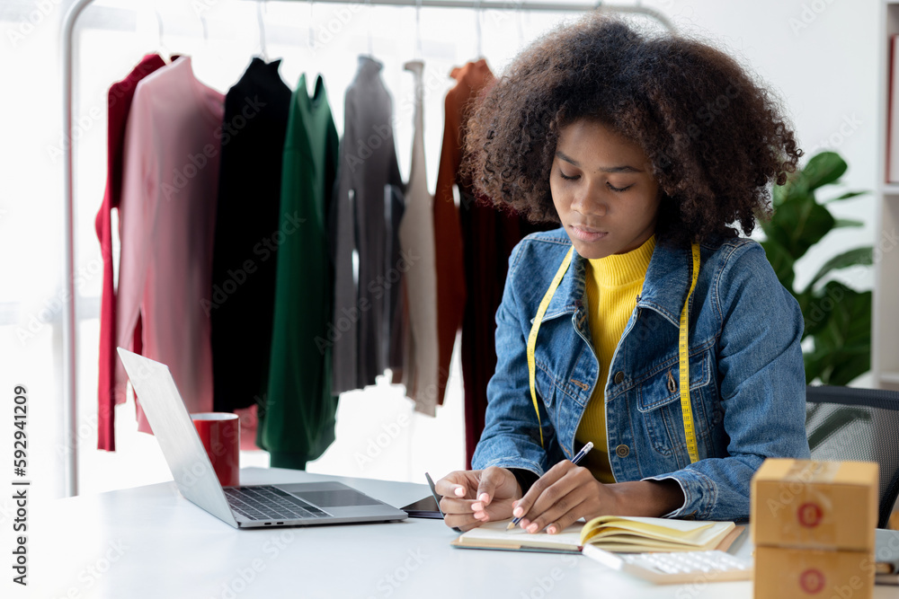 An American woman is a clothing designer, the owner of the shop, she is the owner of a female fashion clothing store and designs clothes by herself, selling products through online websites.