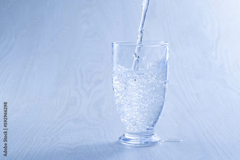 ガラスのコップと水 ガラスのコップと水