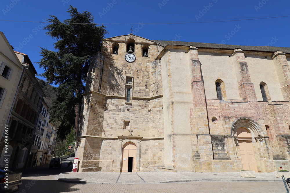 L'église abbatiale Saint Volusien, de style roman, ville de Foix, département de l'Ariège, France