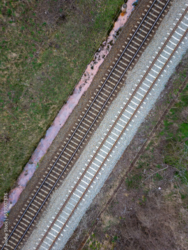 tory kolejowe w widoku z góry