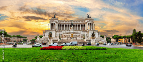 Obraz na płótnie Vittoriano or Altar of the Fatherland, panorama from Venice Square, Rome, Italy w salonie