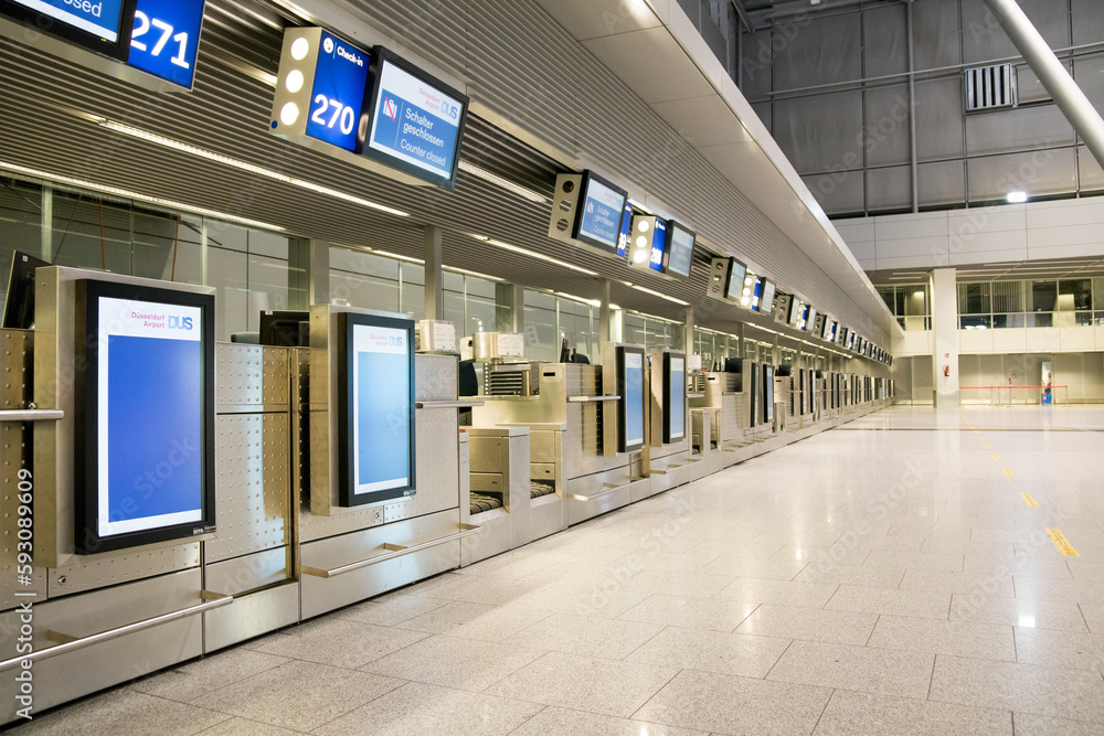 Naklejka premium Flughafenschalter