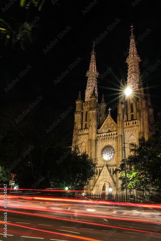 Fototapeta premium car light trails in front of the cathedral , selective focus