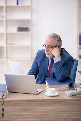 Old male employee and too much work at workplace