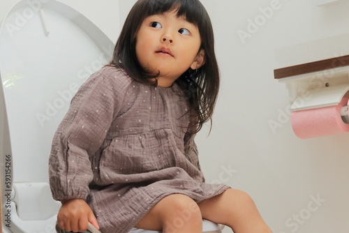 トイレトレーニングをする子供