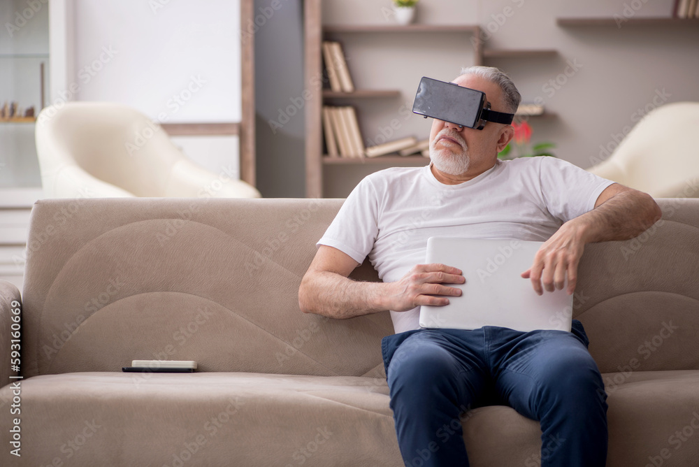 Old man enjoying virtual glasses at home Old man enjoying virtual glasses at home