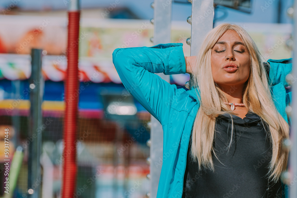 Obraz premium girl in the amusement park