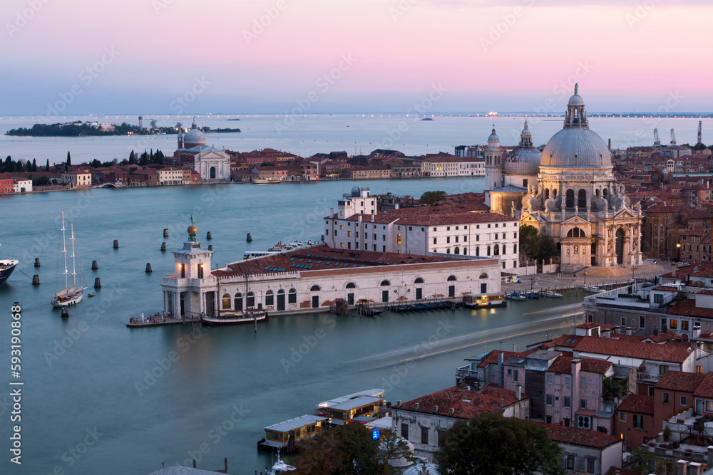 Fototapeta premium Venezia. Veduta di Punta della Dogana con La Salute dal Campanile di san Marco