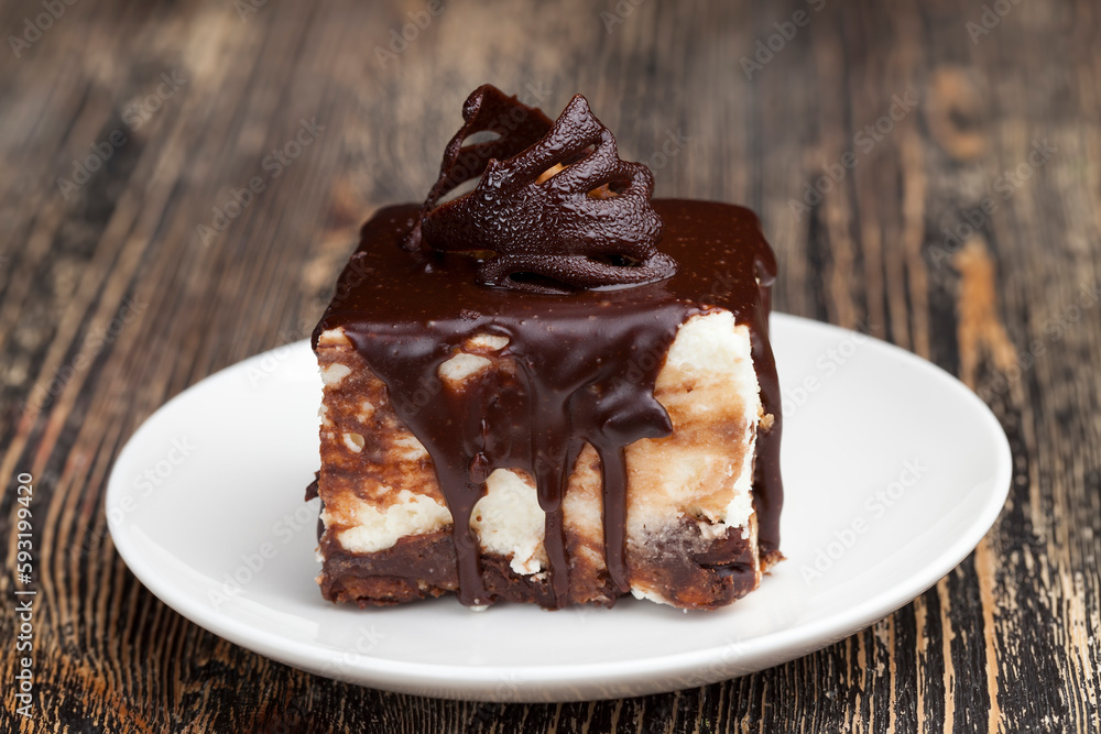 Creamy cheesecake with chocolate and cookies Creamy cheesecake with chocolate and cookies