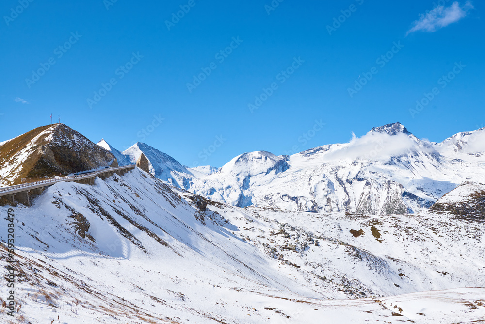Obraz premium Auf der Großglockner-Hochalpenstraße im Herbst mit Blick auf Fuscher Törl 