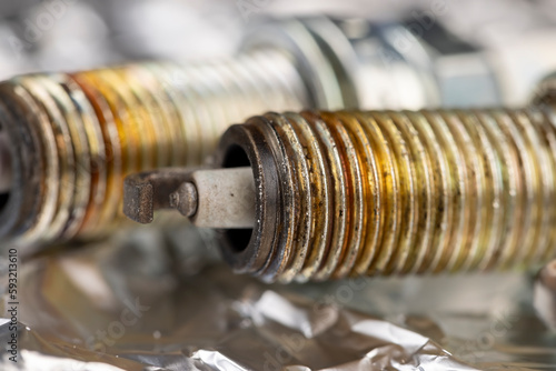 Εκτύπωση καμβά old very damaged car spark plugs