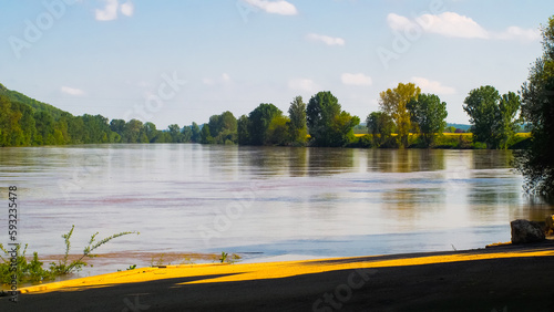 Tableau sur toile Rives de la Garonne, dans le département du Lot-et-garonne