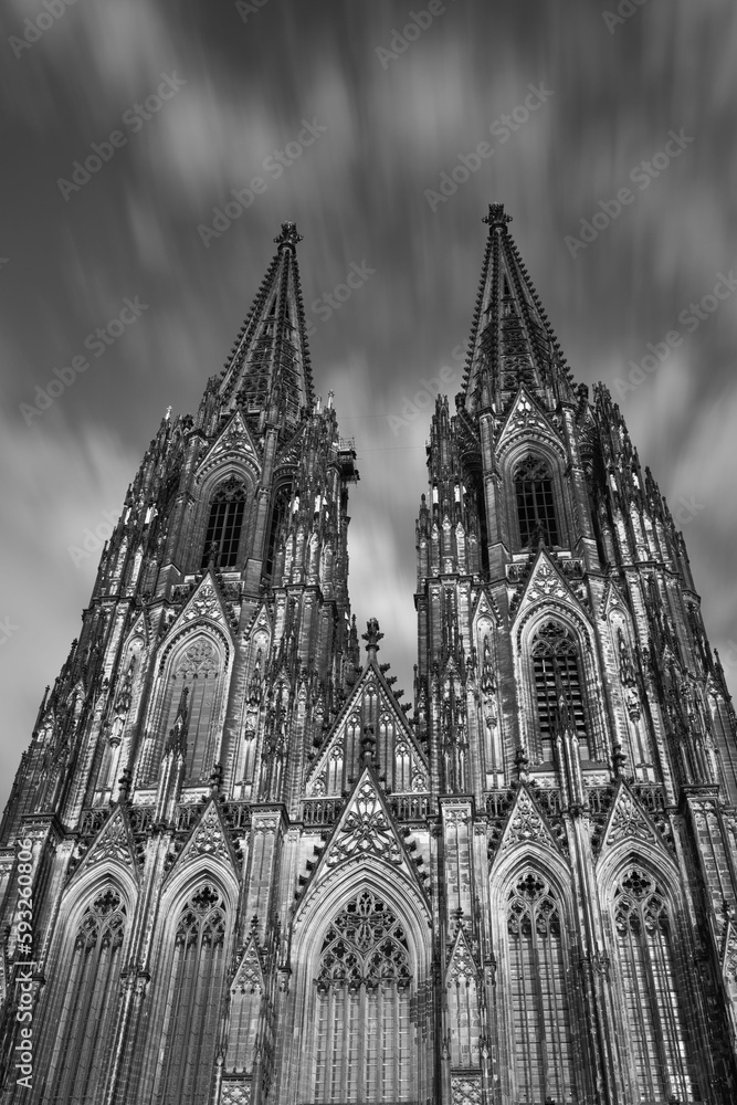Grayscale shot of the Cologne Cathedral in Cologne, Germany