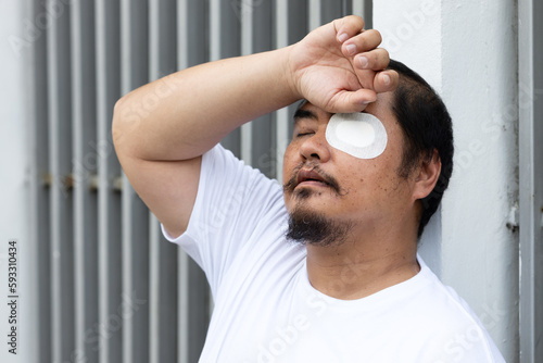 Schilderij op canvas Portrait of blind, visual-impaired asian man with medical eye patch