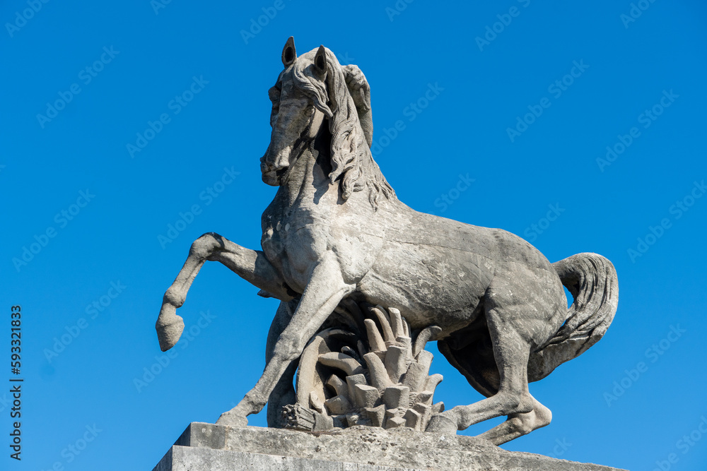 Obraz premium French historic statue of horse on the streets by Eiffel Tower in Paris, France
