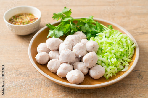 pork meatball with vegetable and spicy sauce