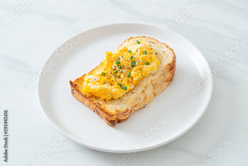 bread toast with scramble egg