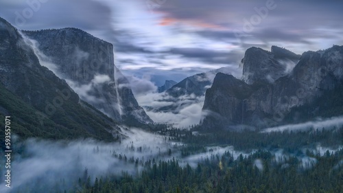 Foto Aerial view of the beautiful Tunnel View at sunset, Yosemite