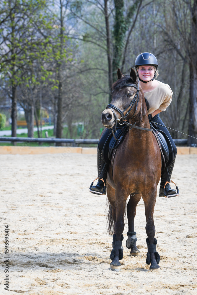 Fototapeta premium Reiterin mit Pferd
