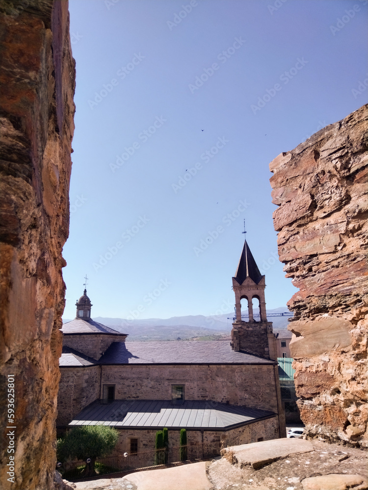Castillo templario de Ponferrada. Vistas desde la muralla al pueblo