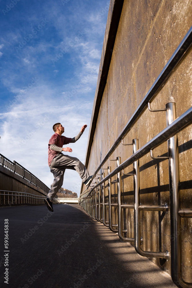 Fototapeta premium Man doing parkour. Free runner