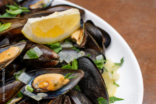 Ready-made mussels in butter and lemon