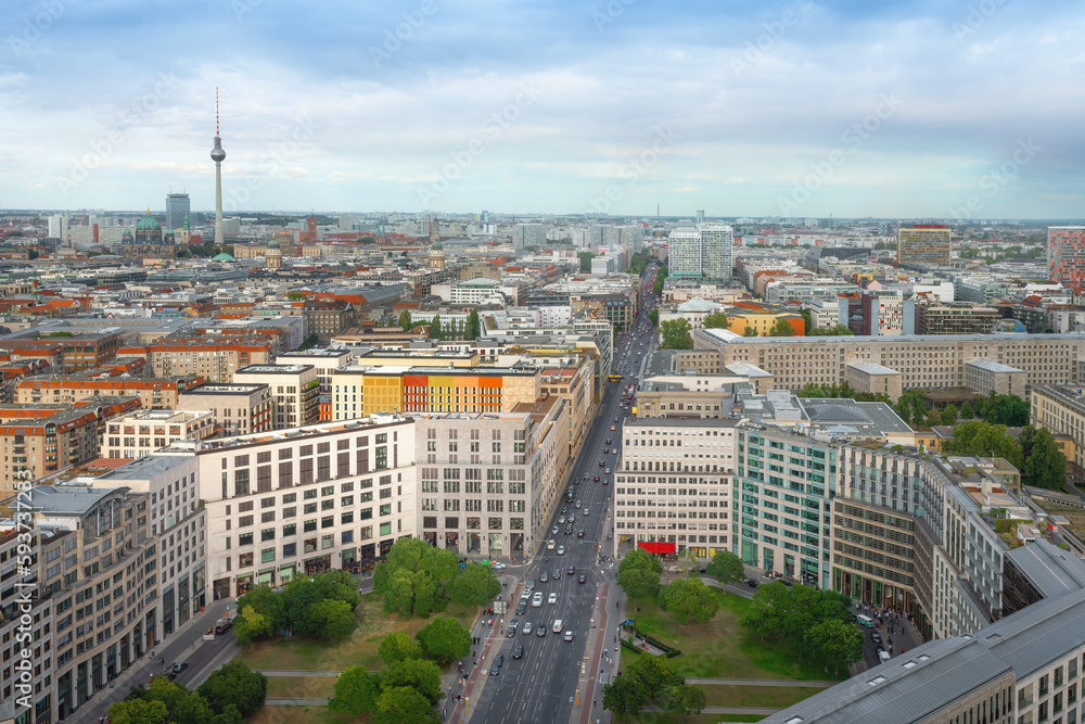 Obraz premium Aerial view of Leipziger Platz Octogonal Square and Berlin Skyline - Berlin, Germany