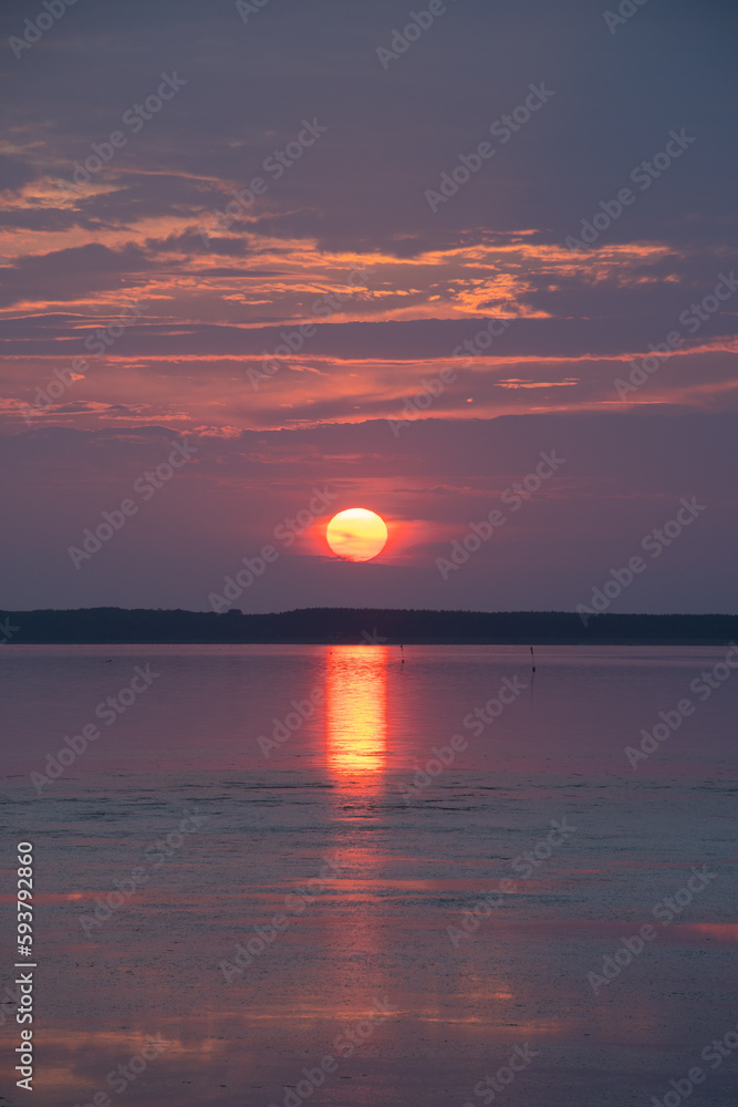 湖に沈む夕陽　サロマ湖
