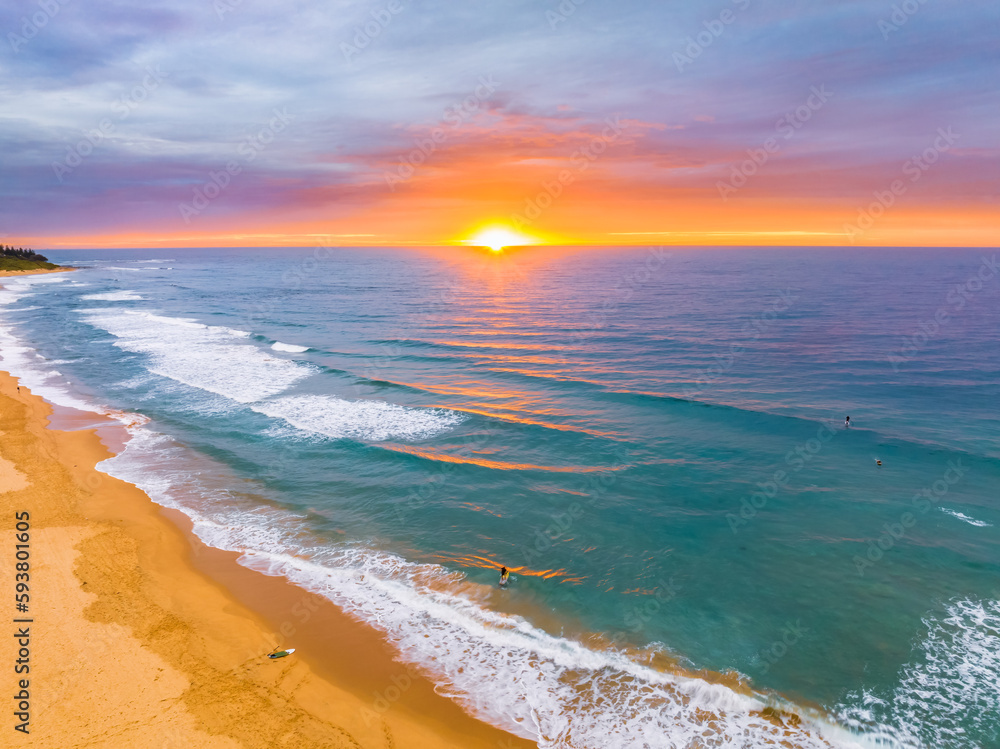 Obraz premium Aerial sunrise at the seaside with cloud cover