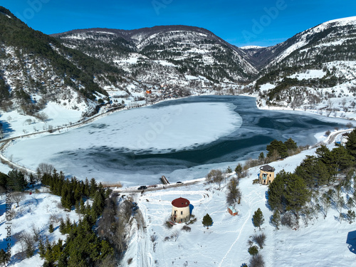 Snowy winter landscape of G...