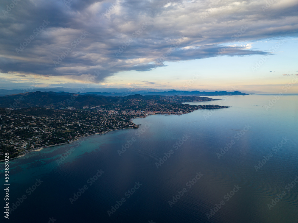 Sunset Drone Flight with Panoramas and wide angle shots from DJI Mavic 3 Sunset Drone Flight with Panoramas and wide angle shots from DJI Mavic 3
