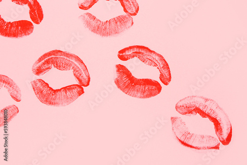 Plakat w ramie Red lipstick kiss marks on pink background