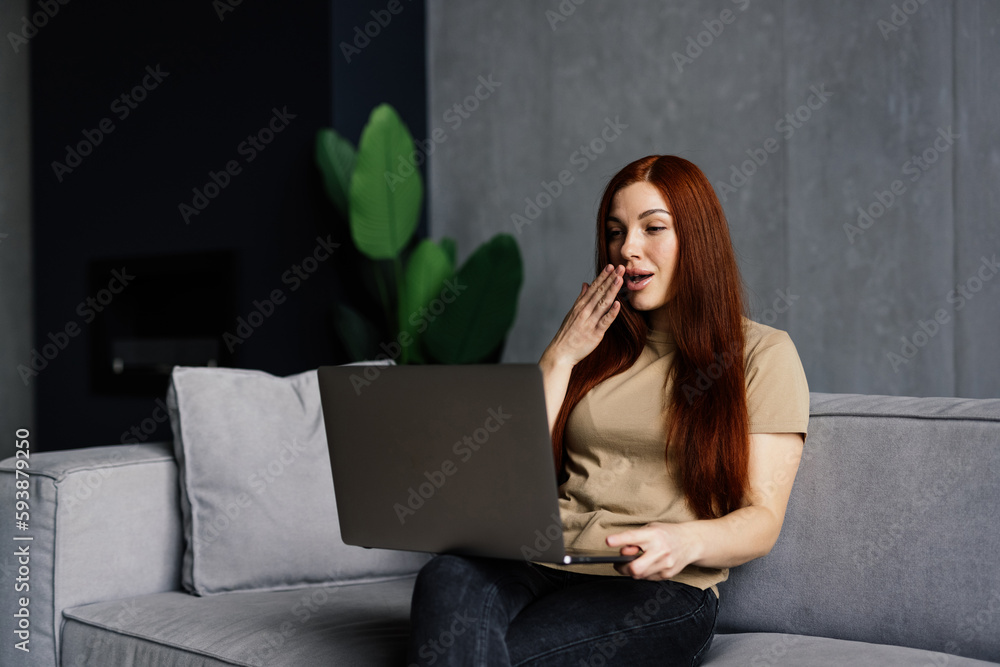 © F8  \ Suport Ukraine - Shocked woman with open mouth looking with amazement at laptop screen, reading unexpected news in message