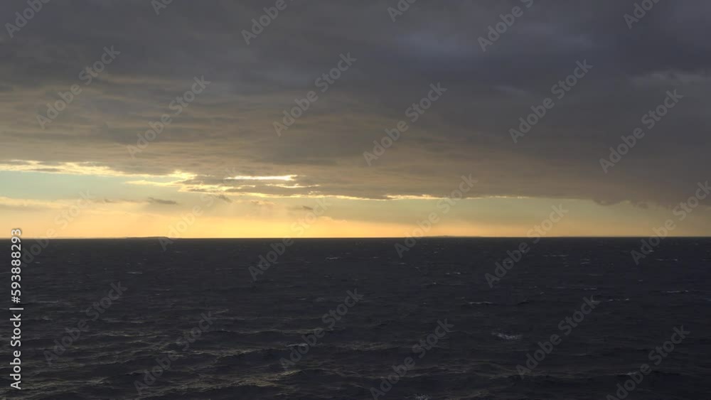 Abenddämmerung über dem Meer Abenddämmerung über dem Meer