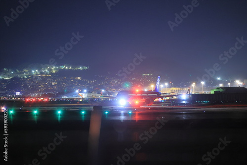 大阪伊丹空港離着陸（Takeoff and landing at Osaka Itami Airport） photo