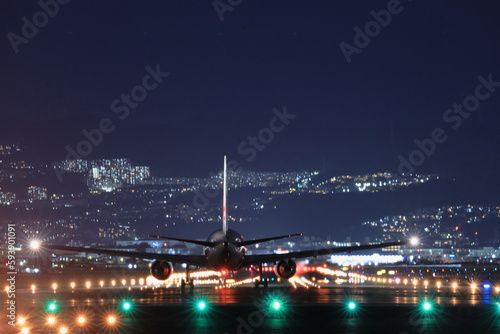 大阪伊丹空港離着陸（Takeoff and landing at Osaka Itami Airport）