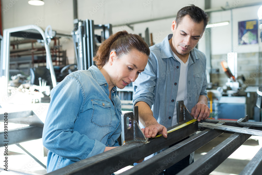 Obraz premium workers are building ceramic tile product