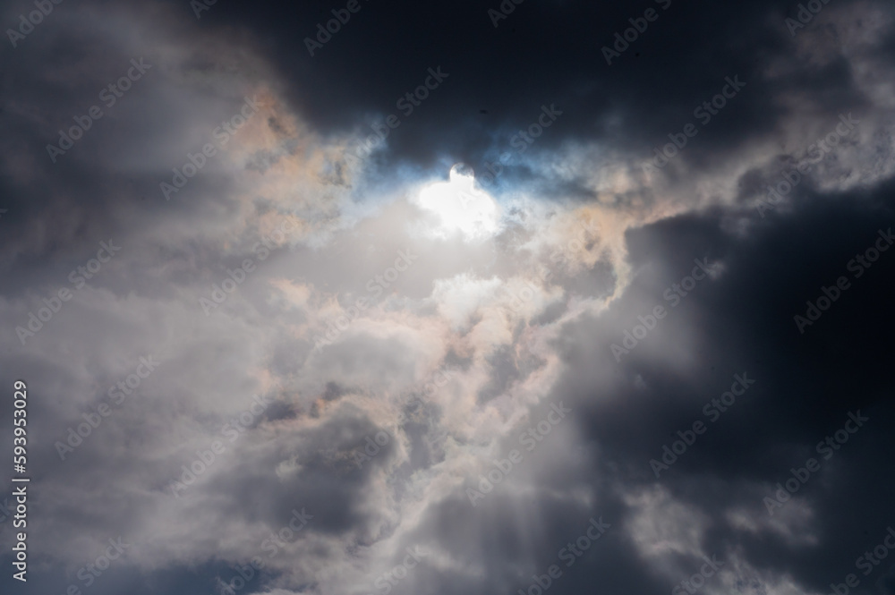 Dramatische Wolken am Himmel