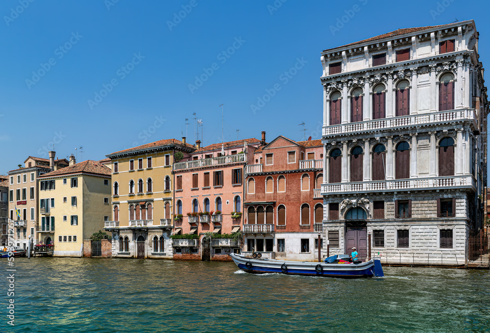 Grand Canal apartment in the heart of Venice
