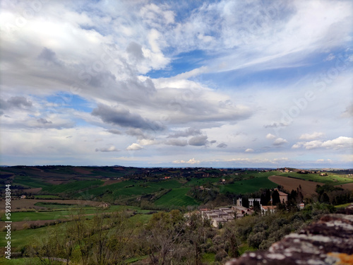 Paesaggio dalle mura di cinta di Orciano nelle Marche