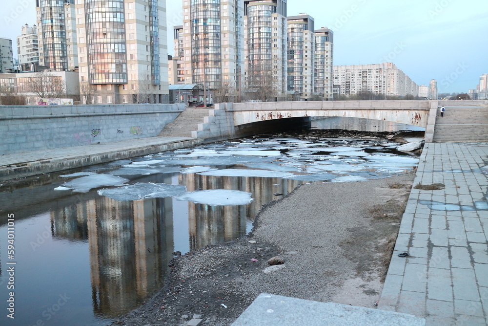 Fototapeta premium City block in spring at sunset