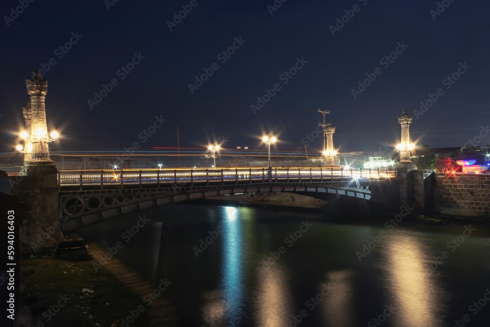Fototapeta premium Low-angle of the La Concordia bridge at night, Matanzas, Cuba